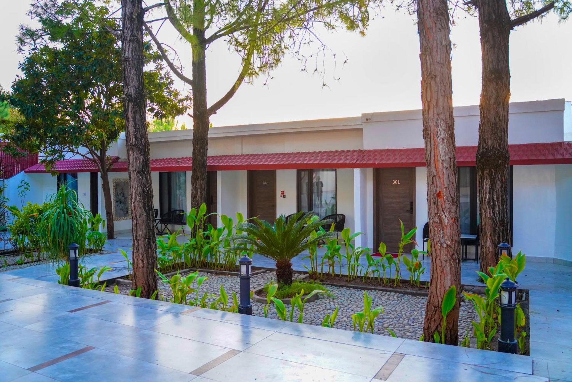 Ifq Hotel & Resort Islamabad Exterior photo
